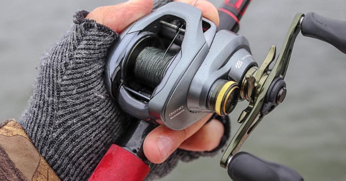 Holding a baitcaster reel