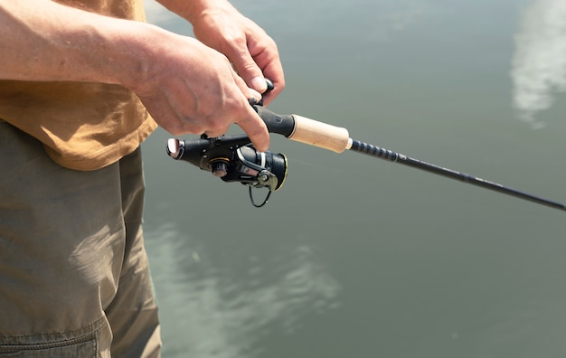 Holding a spinning reel